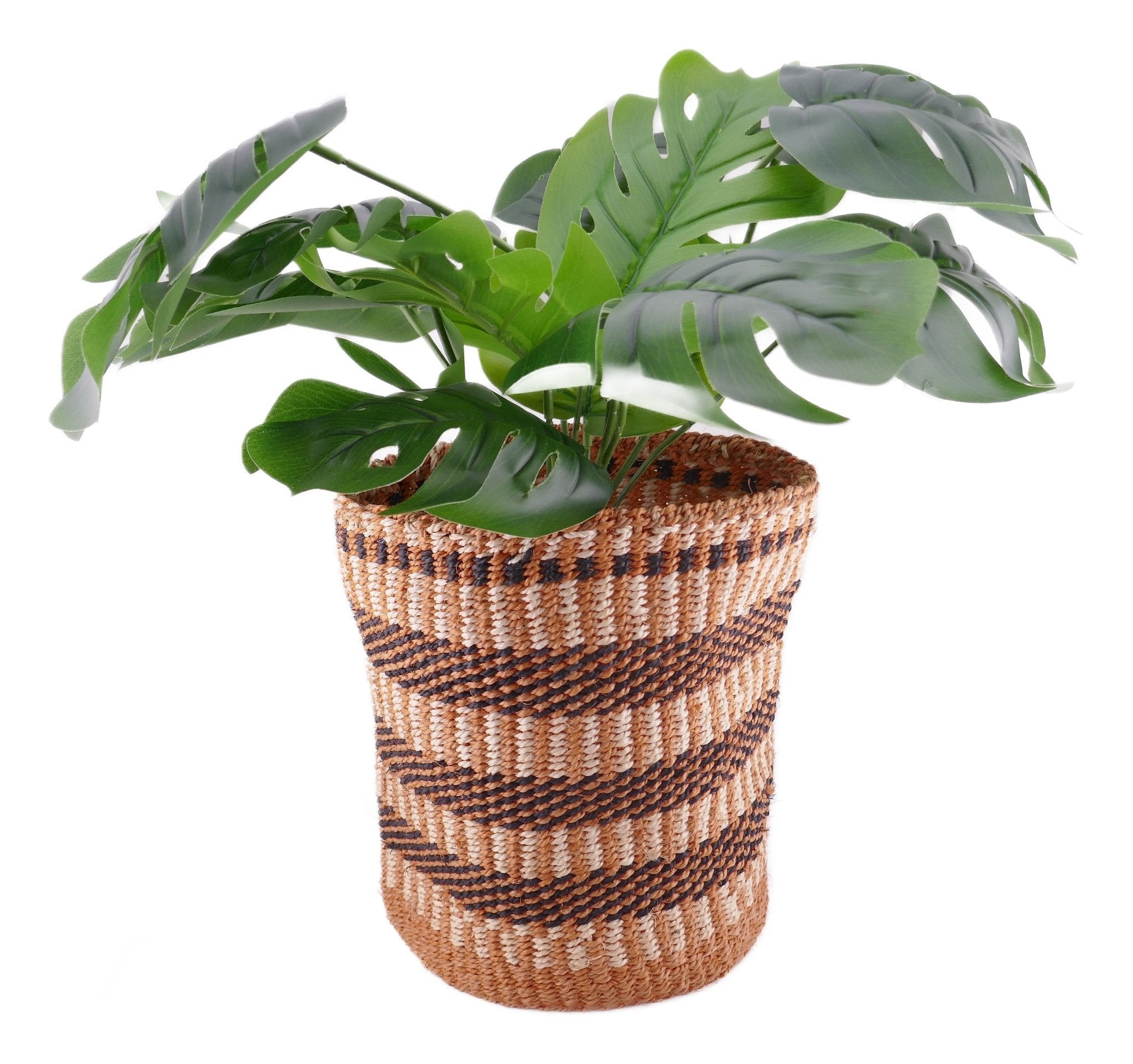 African Plant / Storage Basket / Kiondo Woven Sisal Planter / 23 cm / 9 inch wide / Naturals and browns - FriendlyTradingCo