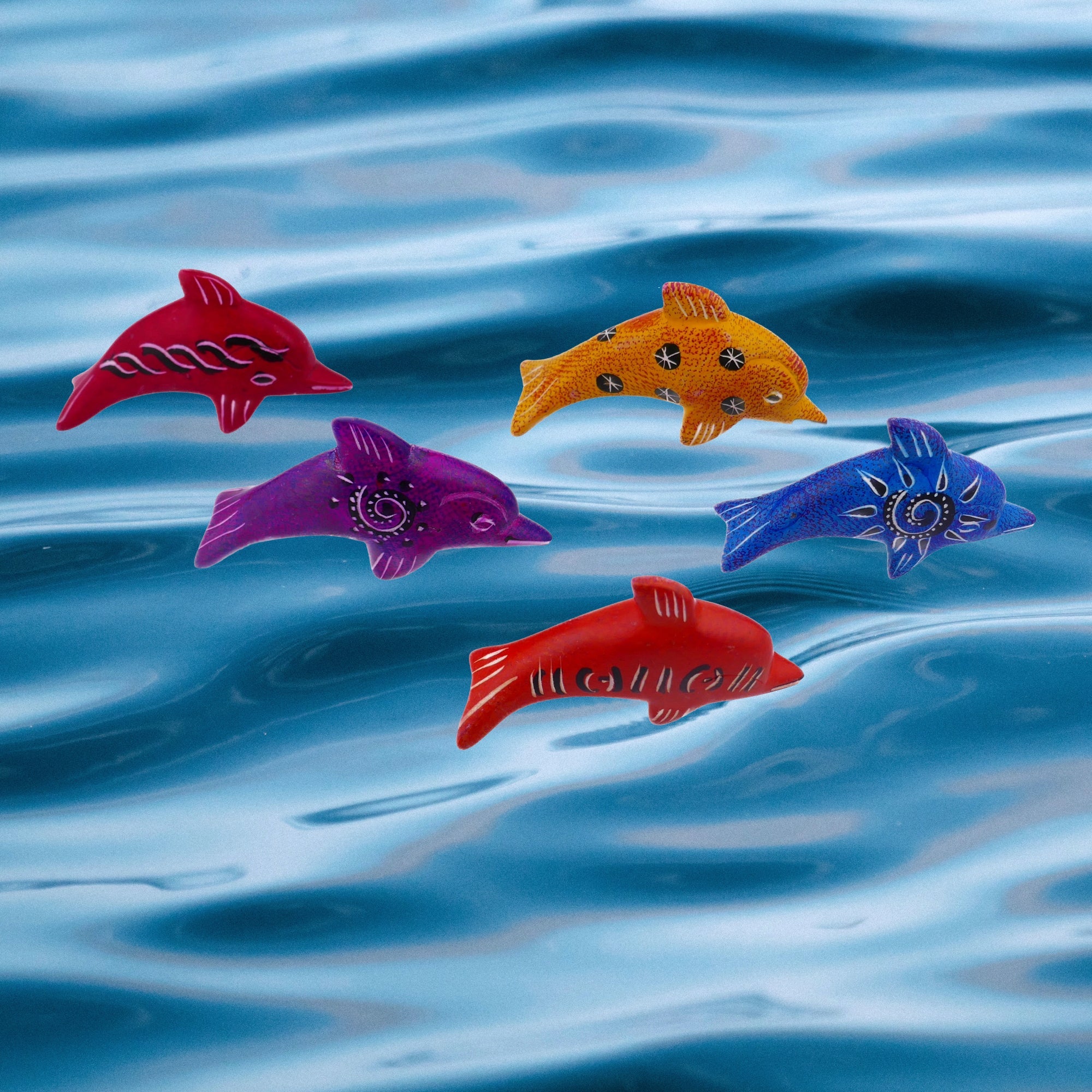 Dolphin colourful stone Sculpture // 9 cm handcrafted // + storycard - FriendlyTradingCo