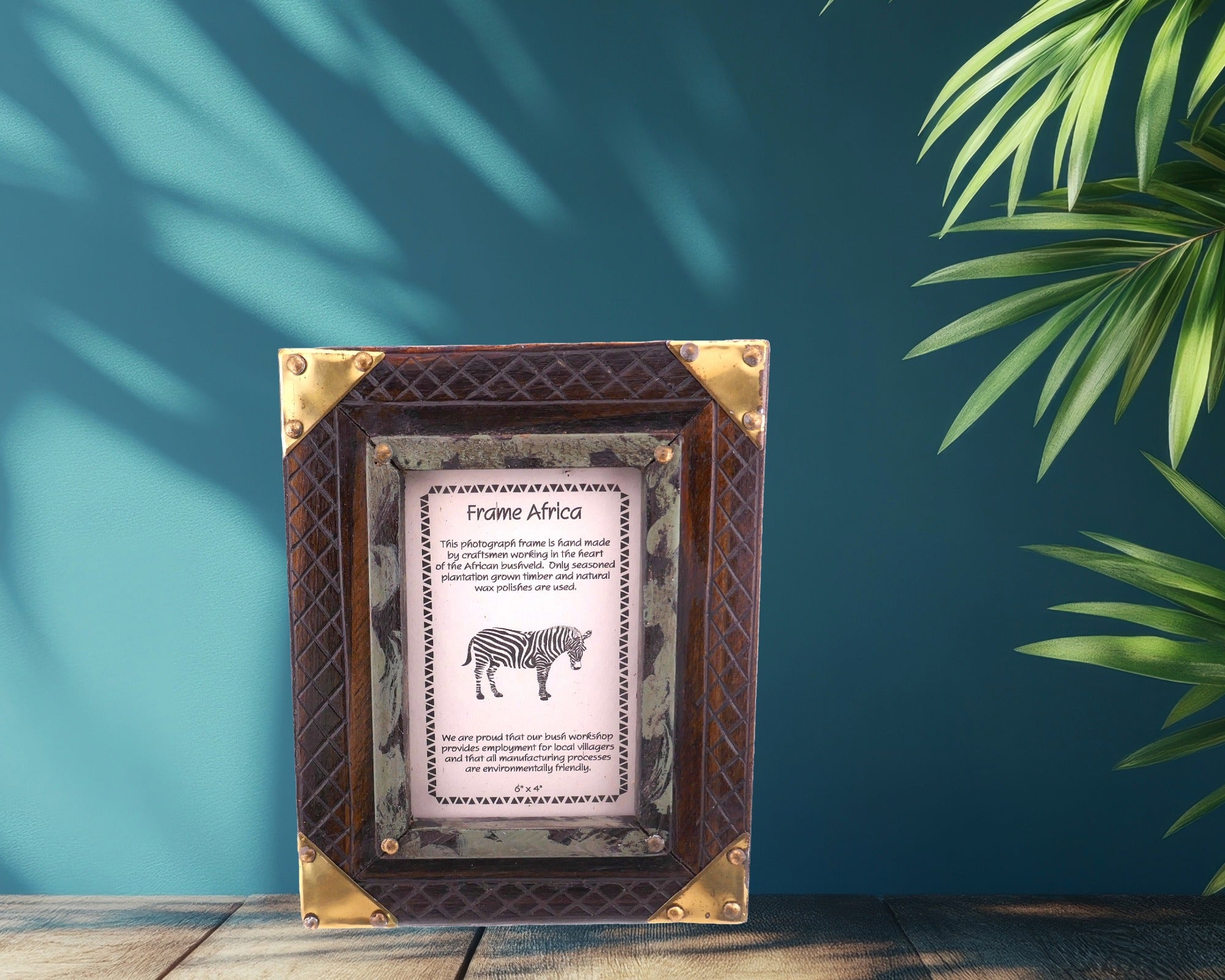 Hand made African Photo Frame - Antique Design // Handcrafted in seasoned wood // For picture size 12.5 x 18cm / 6 x 4 inches - FriendlyTradingCo