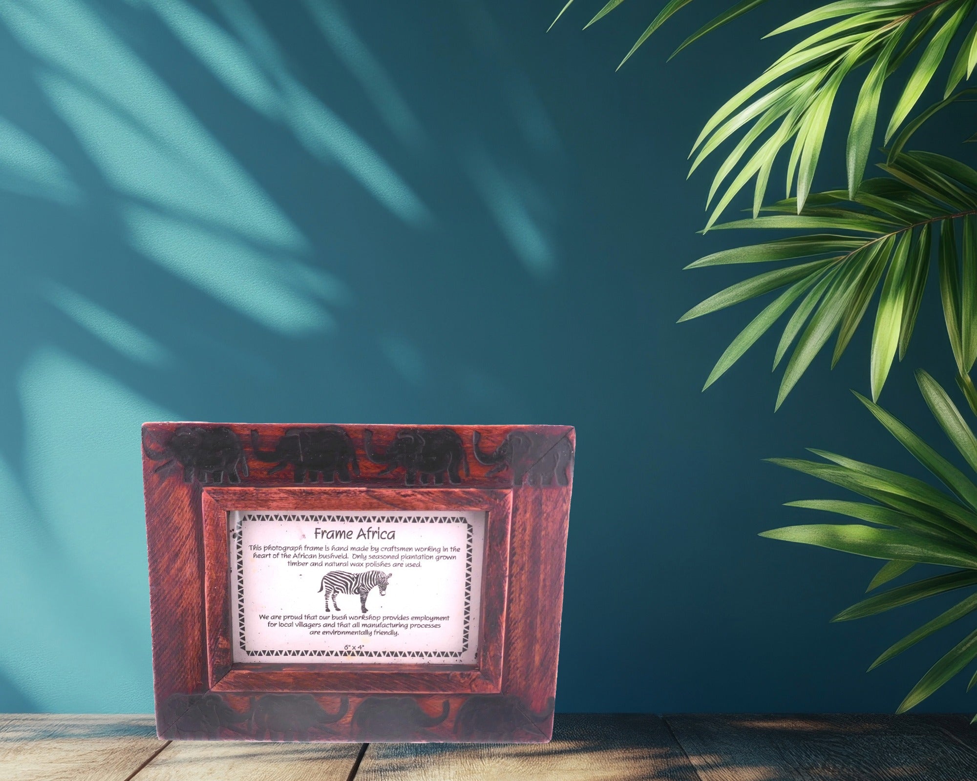 Hand made African Photo Frame - Elephant Design // Handcrafted in seasoned wood // For picture size 12.5 x 18cm / 6 x 4 inches - FriendlyTradingCo