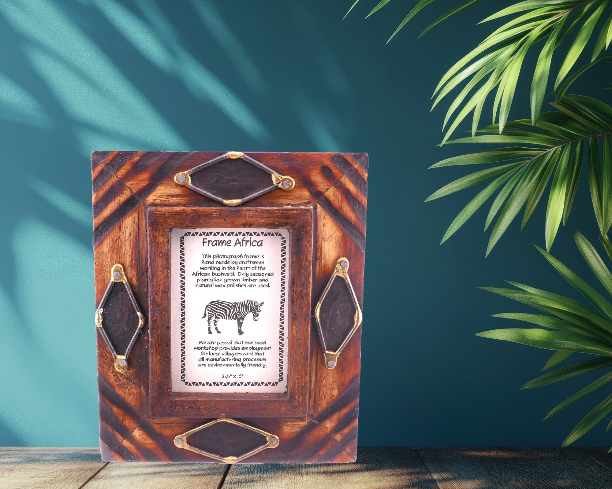 Hand made African Photo Frame // Handcrafted in seasoned wood // For picture size 9 x 13cm / 3.5 x 5 inches - FriendlyTradingCo