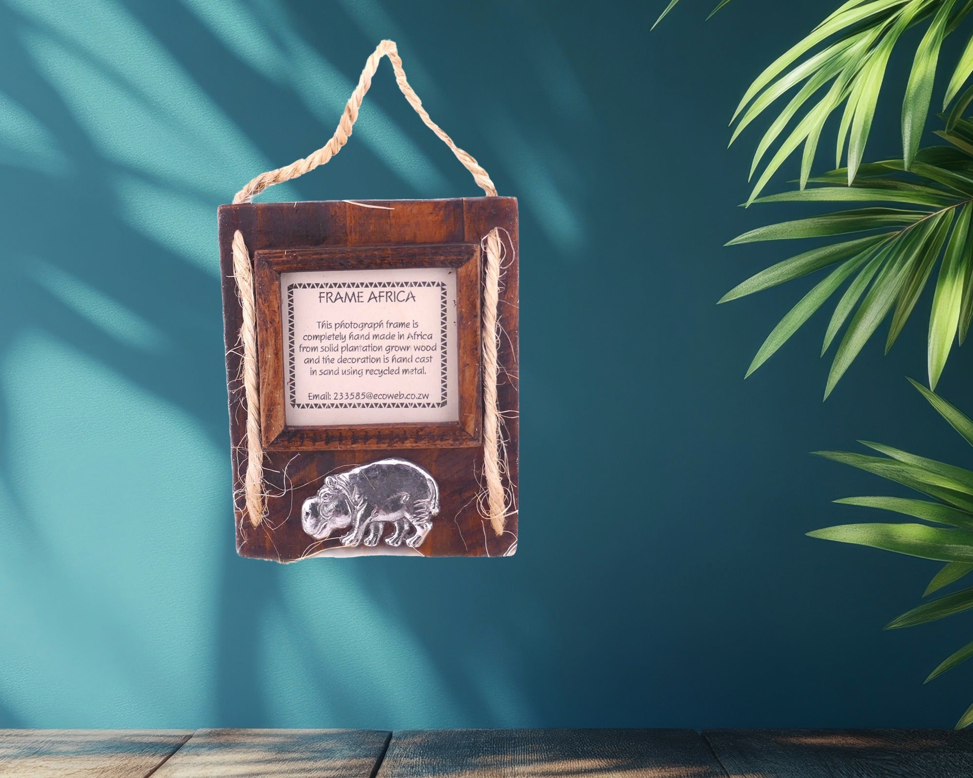 Hand made African Photo Frame - Hippo Design // Handcrafted in seasoned wood // For picture size 8 x 7 cm / 3.25 x 3 inches - FriendlyTradingCo