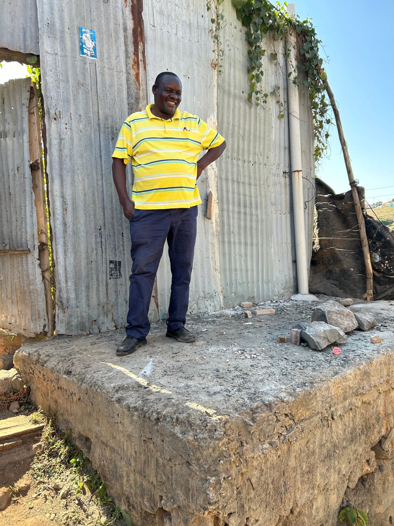 Handcrafted Brown Granite Bowl – 40 cm | 8.2 kg // Artist: Naftal Momanyi // Fruit, Breads, Shared dishes, dried Botanicals, Soaps // Garden bird bath - FriendlyTradingCo