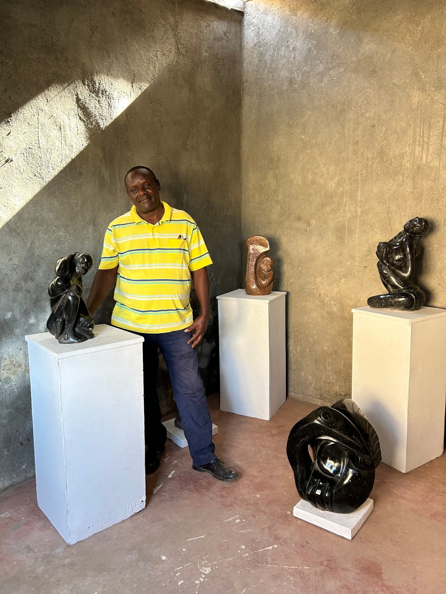 Handcrafted Brown Granite Bowl – 40 cm | 8.2 kg // Artist: Naftal Momanyi // Fruit, Breads, Shared dishes, dried Botanicals, Soaps // Garden bird bath - FriendlyTradingCo