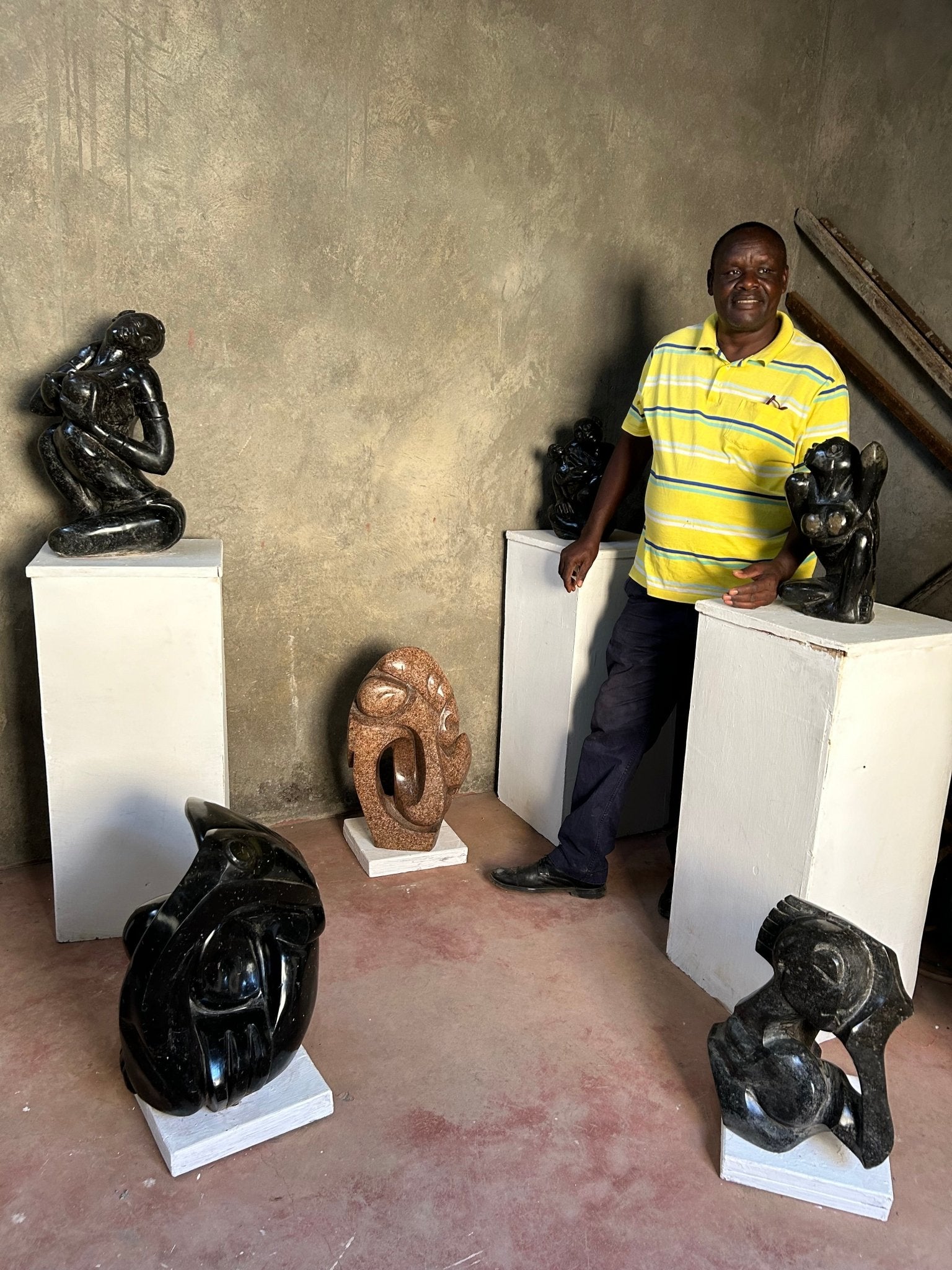 Handcrafted Brown Granite Bowl – 40 cm | 8.2 kg // Artist: Naftal Momanyi // Fruit, Breads, Shared dishes, dried Botanicals, Soaps // Garden bird bath - FriendlyTradingCo